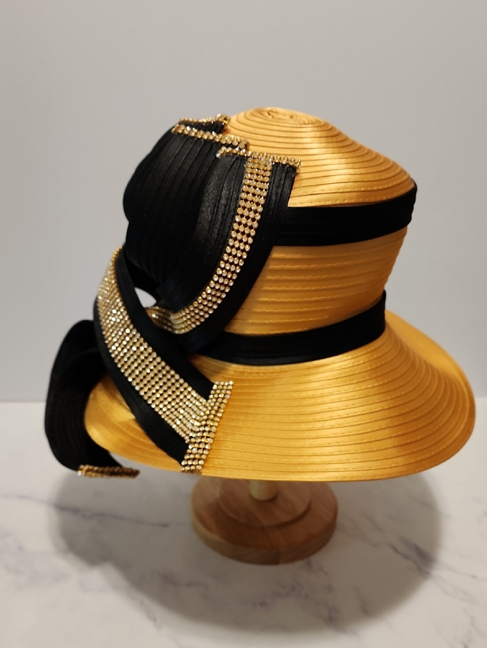Charm's  Vintage Elegant Gold & Black Hat